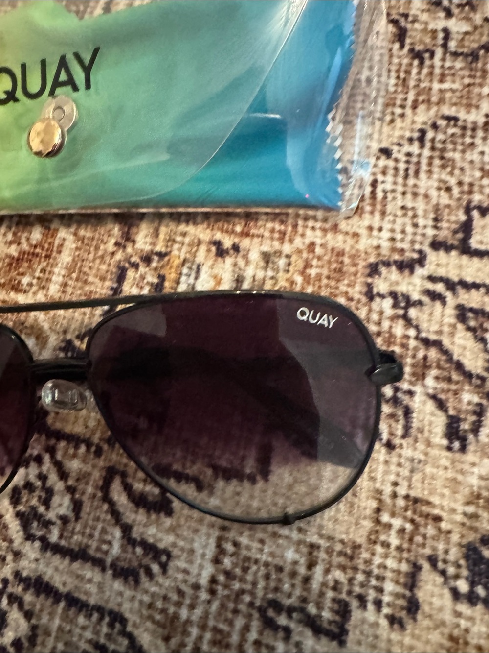 Quay Australia Sunglasses with Gradient Blue-Green-Yellow Case - Picture 3 of 5